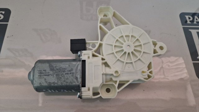 Двигун склопідіймача двері передньої, правої 80A959802 VAG