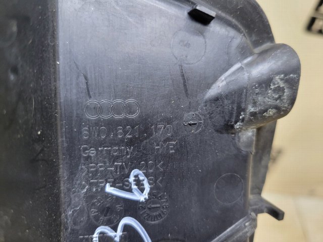 Заглушка жабо збоку 8W0821170C VAG