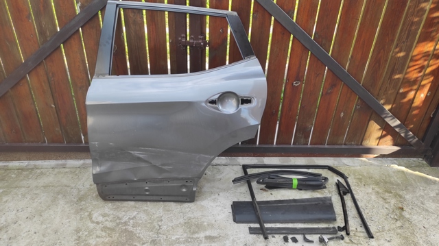 Двері задні, ліві H210A6MAMA NISSAN
