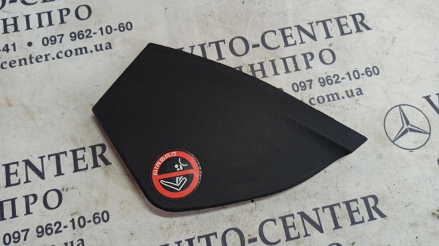 Кришка бічна панелі "торпедо", права 1636806636 MERCEDES