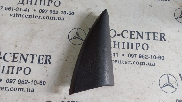 Внутрішня накладка кріплення дзеркала правого 1637250471 MERCEDES