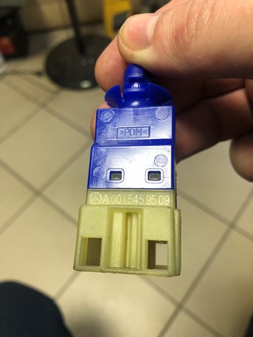 Датчик включення стопсигналу A0015456409 MERCEDES