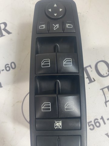 Кнопковий блок керування склопідіймачами передній лівий A2518300290 MERCEDES