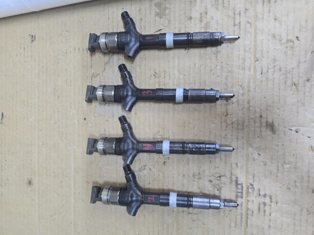Форсунка вприску палива 236700G010 DENSO