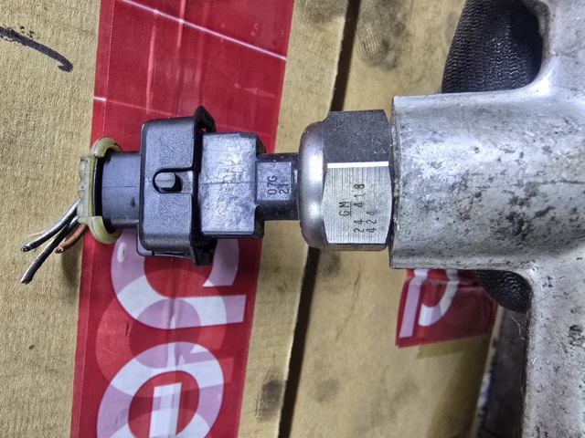 Датчик тиску палива 24418424 OPEL