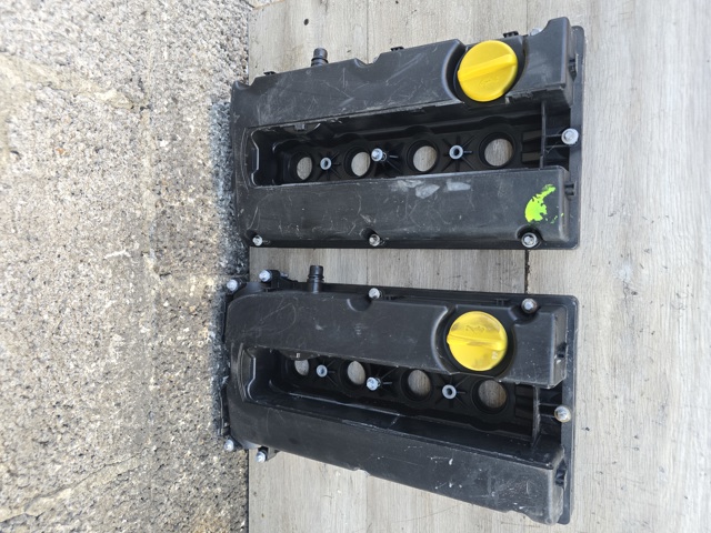 Кришка двигуна Opel Zafira B