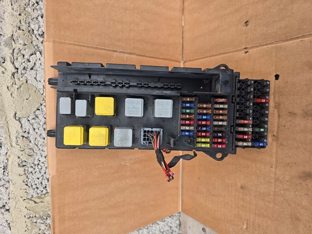 Коробка запобіжників A9065450401 MERCEDES