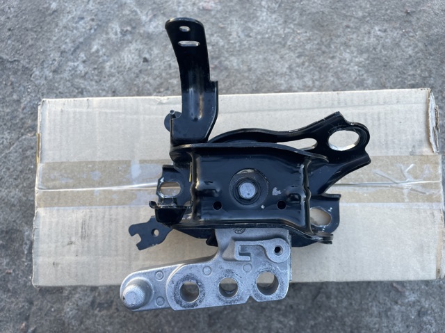 Права подушка мотора 12305F0150 TOYOTA