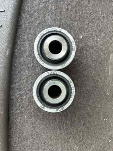 Кулак поворотний правий DG9Z5B758B FORD