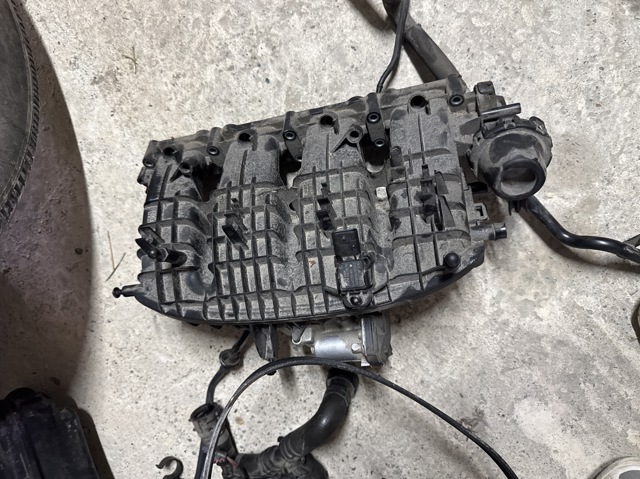 Колектор впускний 06L133201FR VAG