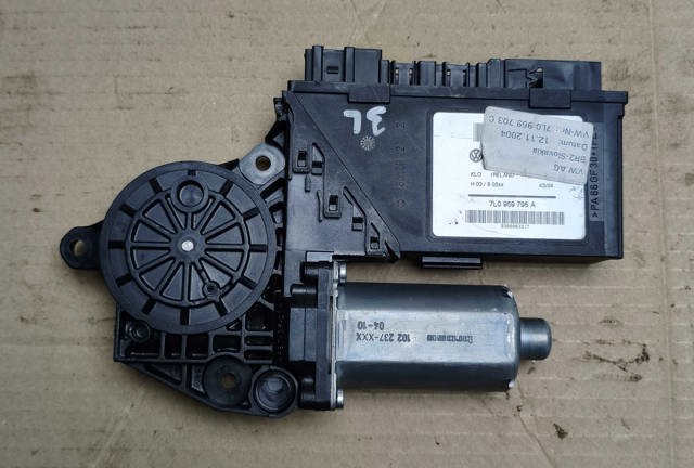 Мотор склопідйомника дверей передніх, лівих 0130821765 BOSCH