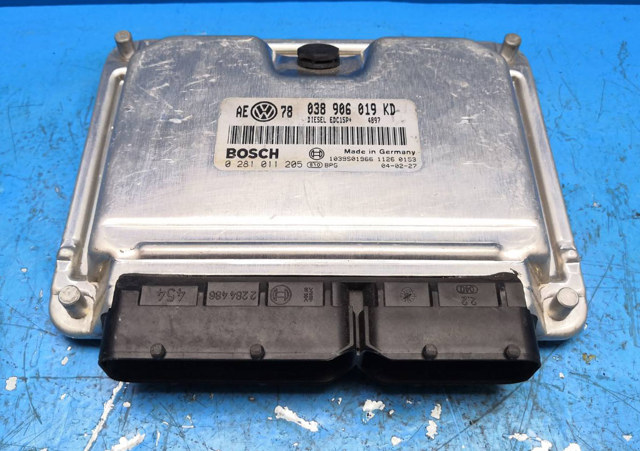 Модуль управління двигуном 0281011205 BOSCH