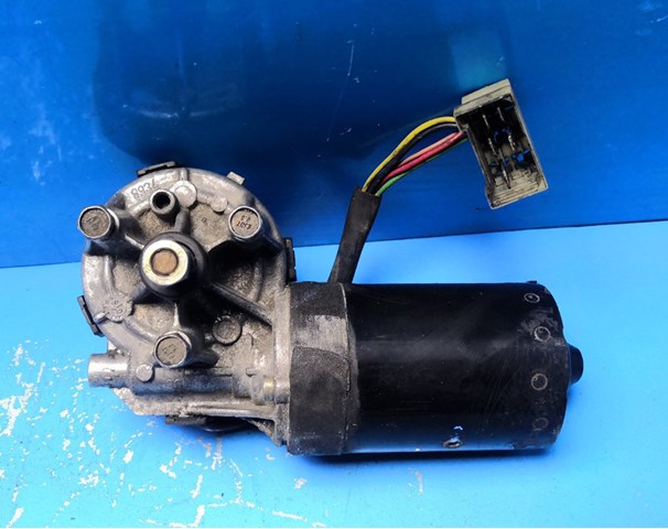 Мотор склоочисника передній 0390241346 BOSCH