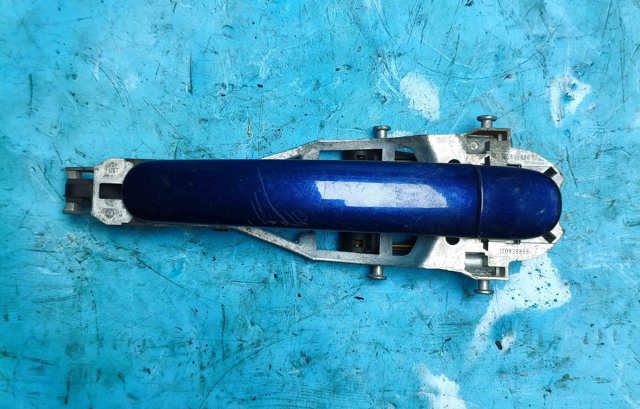 Тримач зовнішньої ручки дверей, задніх правих 1Z0839886 VAG