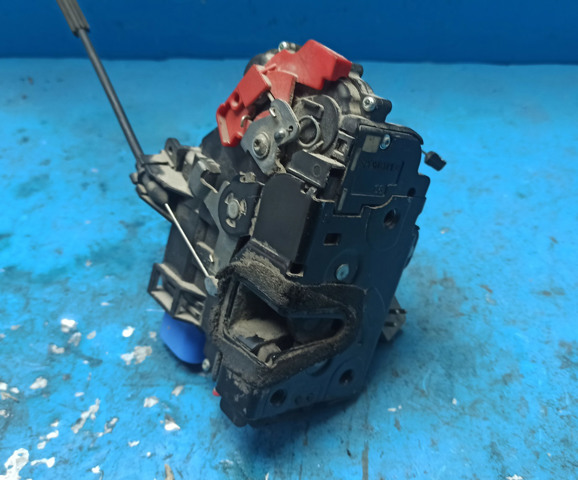 Замок передніх пасажирських дверей 3D1837016AC VAG