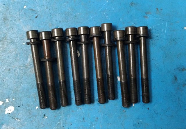 Болт гбц 607939 GM