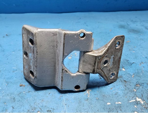 Петля багажника 6387400237 MERCEDES
