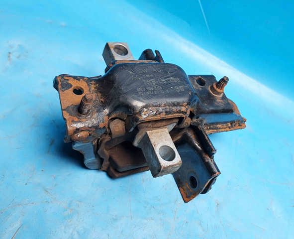 Подушка (опора) двигуна, ліва 6R0199555 VAG