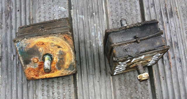 Подушка передньої опори двигуна 7700745292 RENAULT