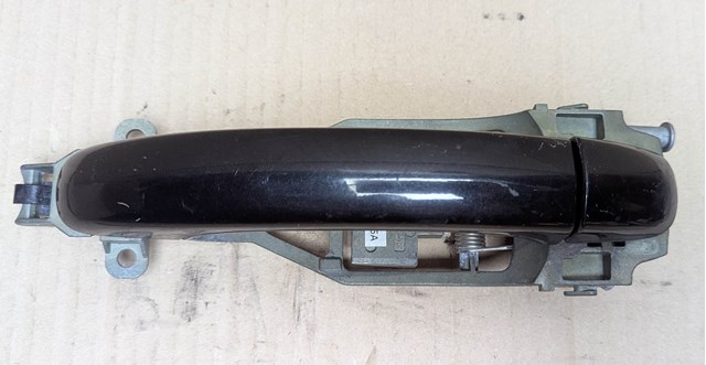Тримач зовнішньої ручки дверей, задніх лівих 7L0839885A VAG