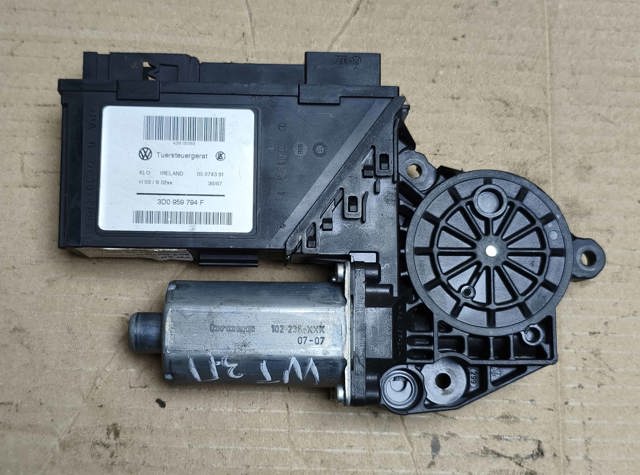 Мотор склопідйомника дверей задніх, правих 7L0959704D VAG