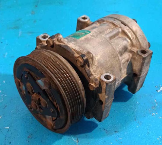 Компресор кондиціонера 8200040681 RENAULT