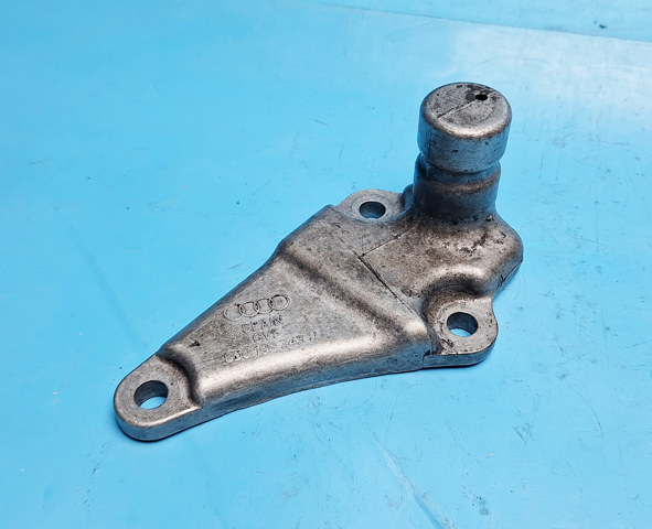 Кронштейн подушки (опори) двигуна, передньої 8D0199343J VAG