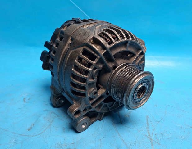 Авто генератор 8EL011710321 HELLA