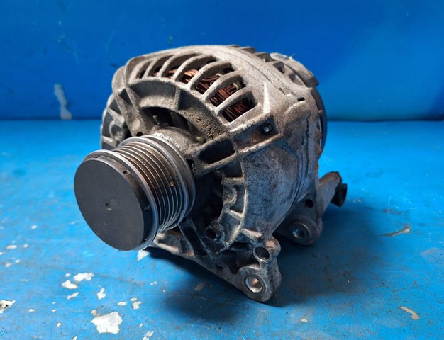 Авто генератор 8EL011710791 HELLA