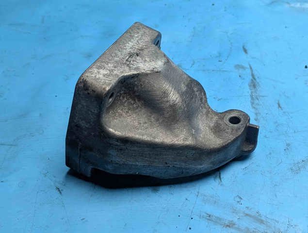 Кронштейн подушки (опори) двигуна, лівої A6422230004 MERCEDES