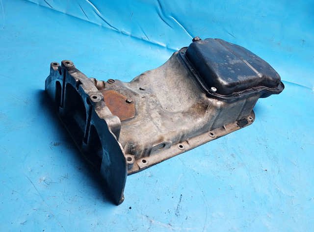 Піддон двигуна MD329985 MITSUBISHI