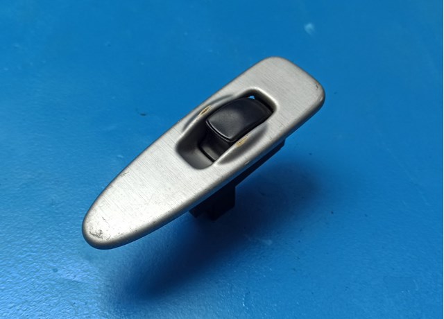 Кнопки переднього правого склопід'ємника MR792851 MITSUBISHI