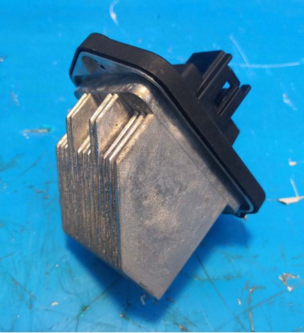 Регулятор оборотів пічки PM010010B MAZDA