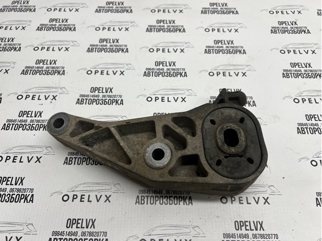 Кронштейн подушки (опори) двигуна, задньої 13143386 GM