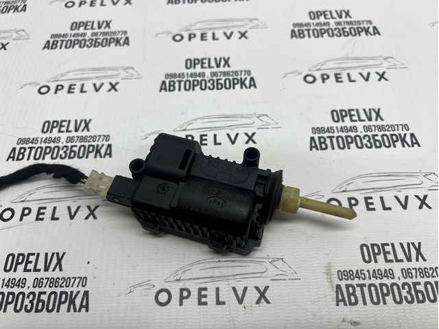 Мотор-привід відкриття лючка бака 13224654 GM