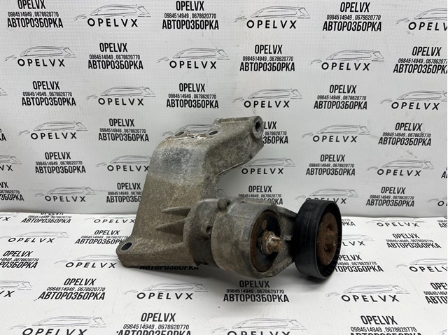 Кронштейн кріплення генератора 90571112 GM
