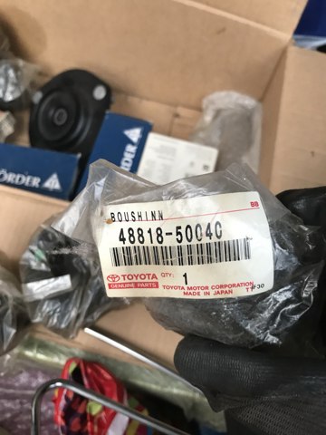 Опора стабілізатора 4881850040 TOYOTA