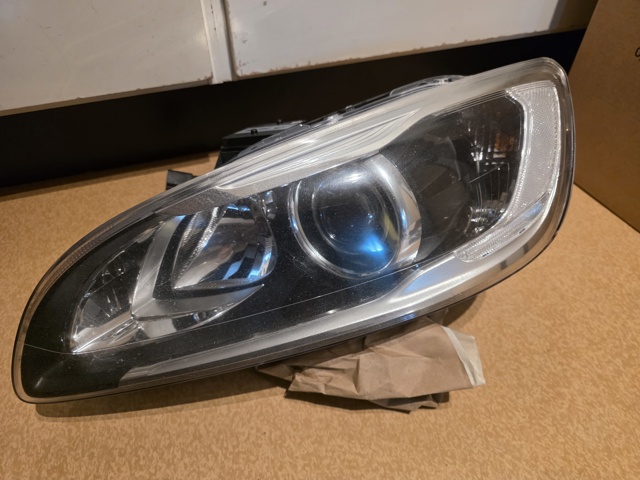 Блок фара ліва 31698818 VOLVO