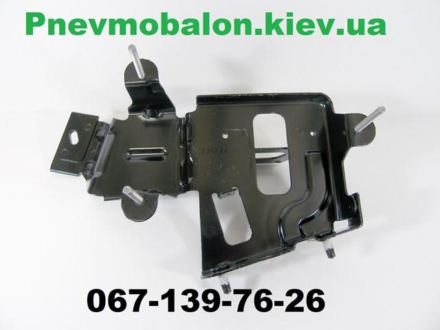 Кронштейн компресора кондиціонера A1663200143 MERCEDES