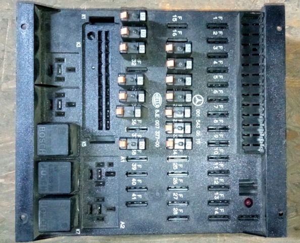 Корпус запобіжників 0015430615 MERCEDES