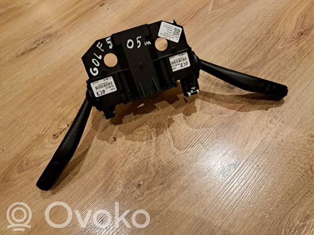 Бампер на авто 01103500 VAG
