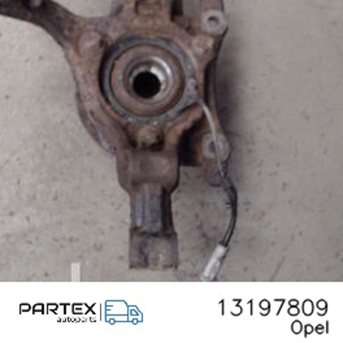 Цапфа поворотна права 13197809 OPEL