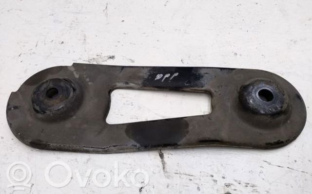 Кронштейн передньої балки 13235088 OPEL