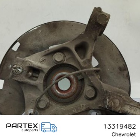 Цапфа передня ліва 13319482 OPEL