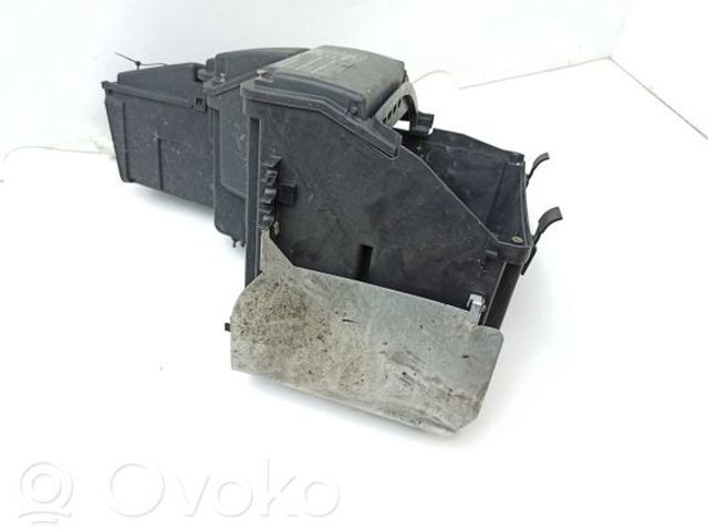 Корпус блоку запобіжників 1635400224 MERCEDES