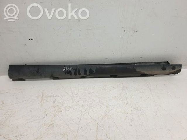 Накладка зовнішня (молдинг) порога, правий 1747488 FORD