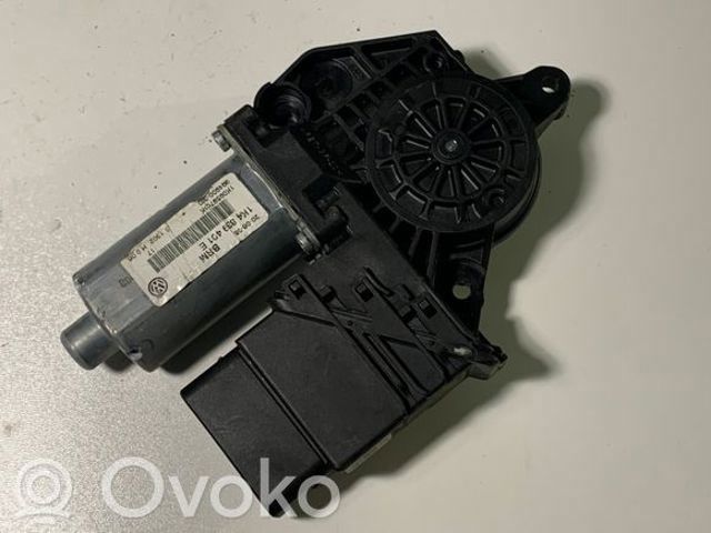 Мотор склопідйомника дверей задніх, лівих 1K0959703K VAG