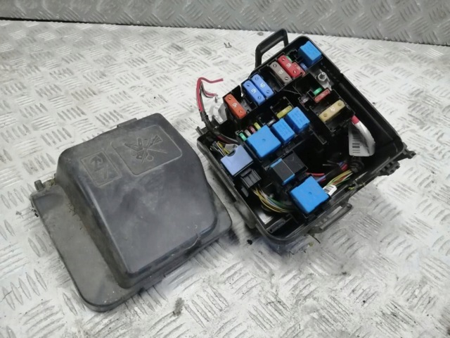 Кришка корпусу ЕБУ двигуна 243829068R RENAULT