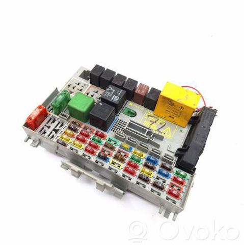 Корпус запобіжників 24412497 OPEL