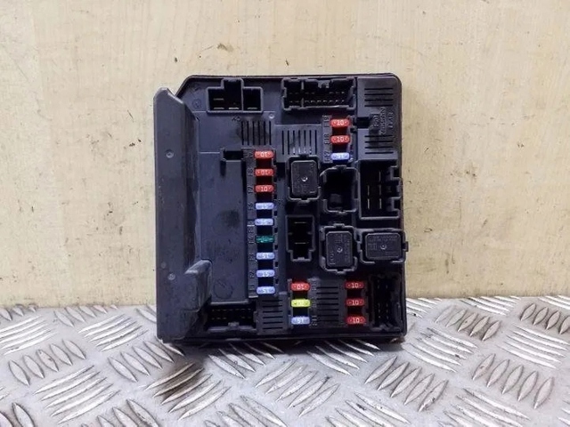 Реле запобіжників 284B7JD000 NISSAN
